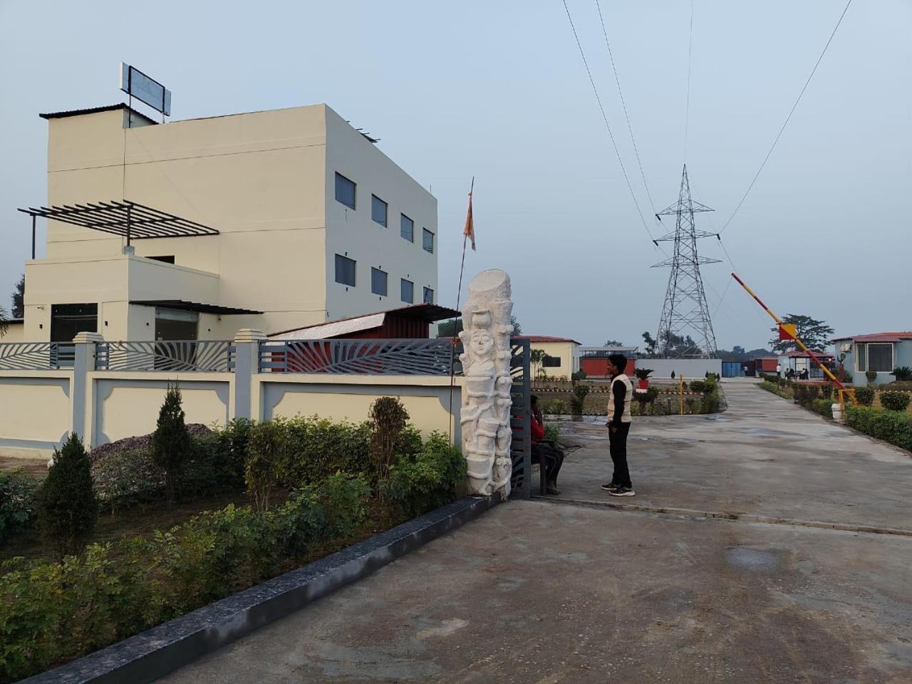 The Velvet Sky Hotel & Resort Bahraich Exterior foto
